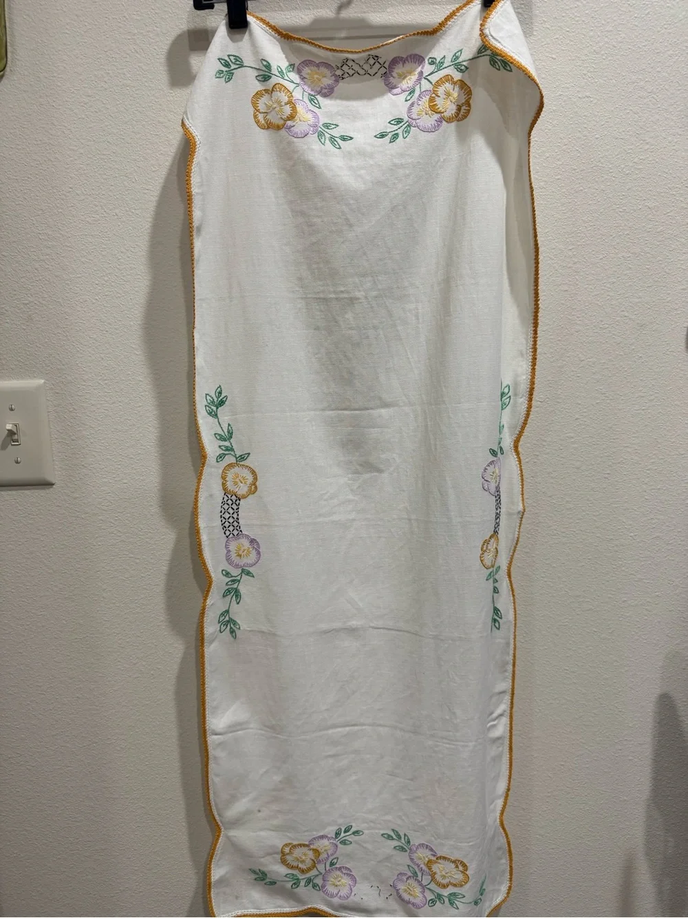 Vintage Embroidered Floral Dresser Scarf Table Runner Crochet Trim 40x17